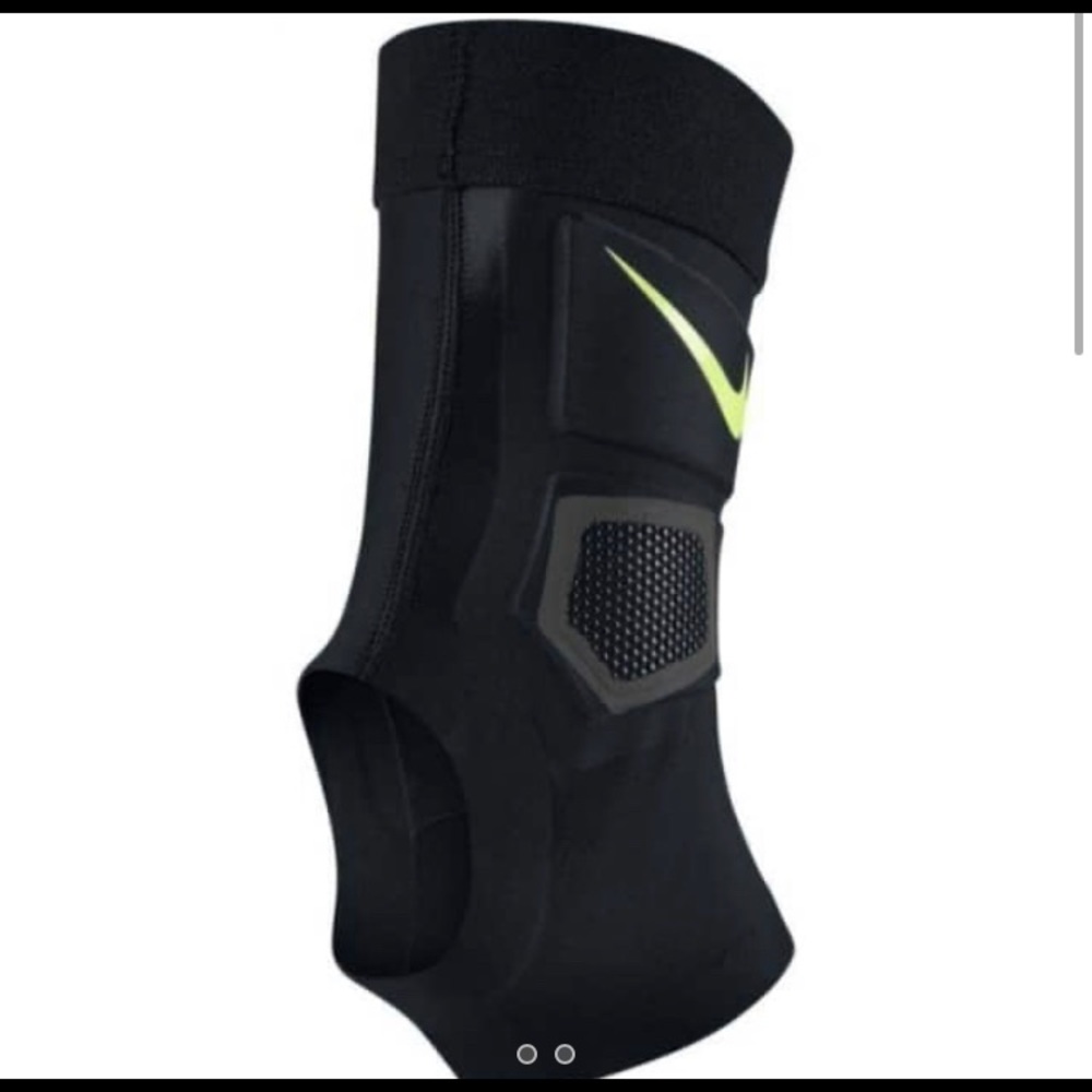 Nike hyper-strong strike ankle sleeve